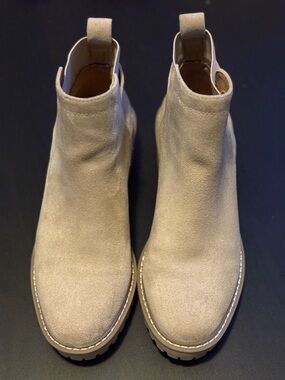 Dolce Vita DV platform Chelsea boots size 8